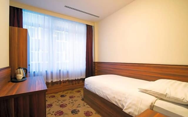 Hotel King's Court - photo 4