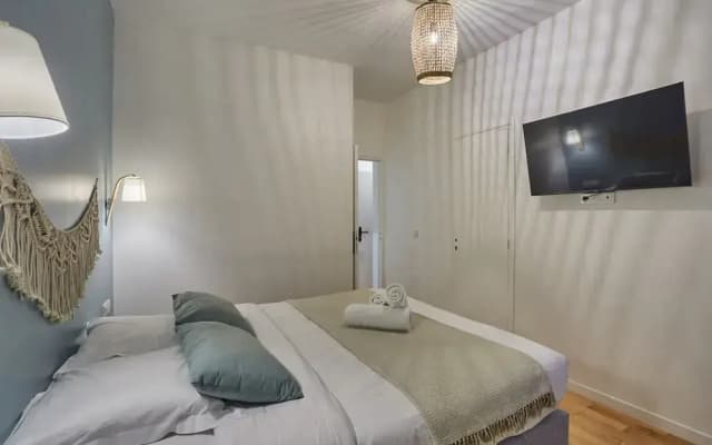 Apartment Located in the Center of Paris - photo 2