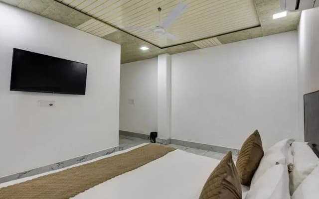 Mauryan Signature hotel Devli Khanpur - photo 5