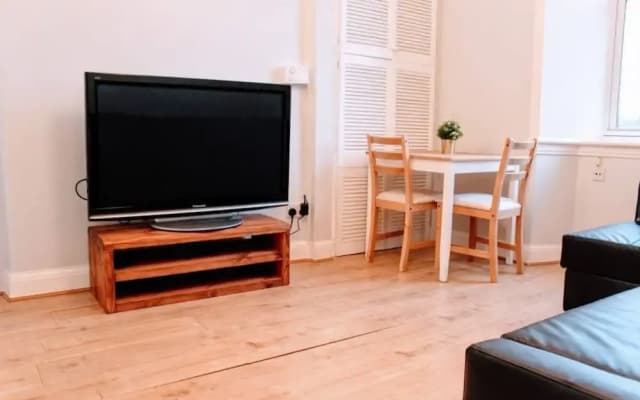 1 Bedroom Flat in City Centre Accommodates 4 - photo 5