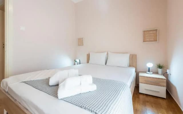 Stylish Acropolis Apartment by Cloudkeys - photo 4