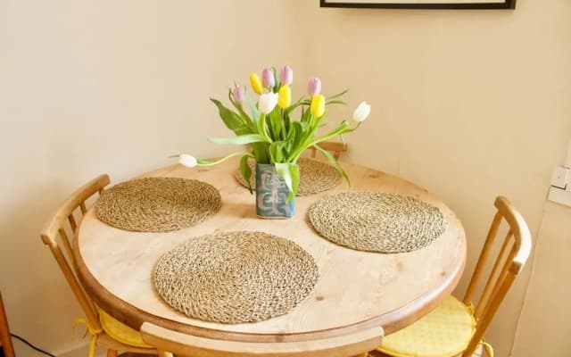 1 Bedroom Private Garden Flat - photo 5