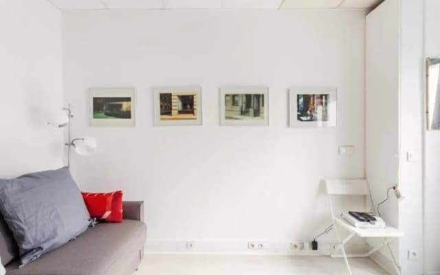 Small Is Beautiful Ideally Located Sleeps 4 - photo 2