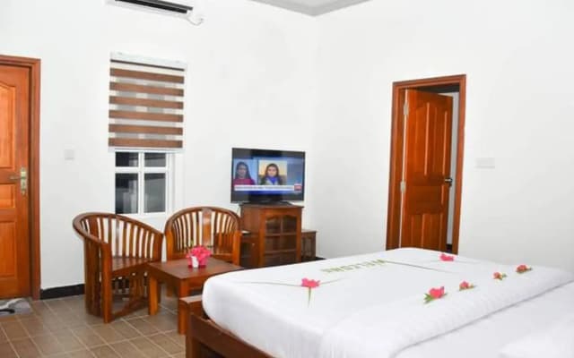 Equator Homestay - photo 4