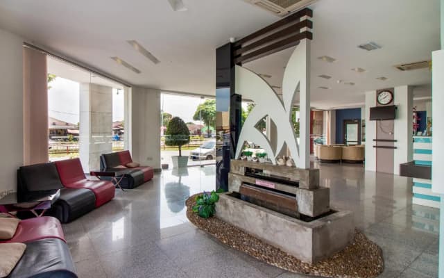 e Hotel - photo 2