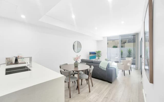 Elegant 2 Bedrooms Terrace with Premium Condition - photo 2