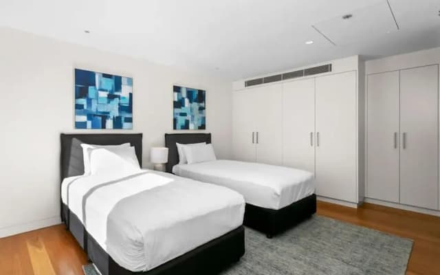 Impeccable 3-bed Home Near the Beach - photo 2