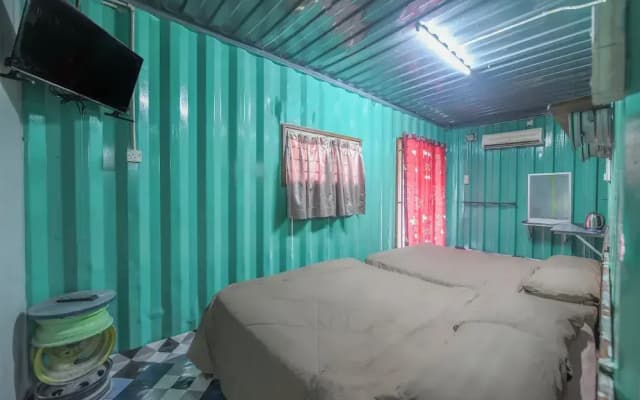 Super OYO 90579 U Inn - photo 2