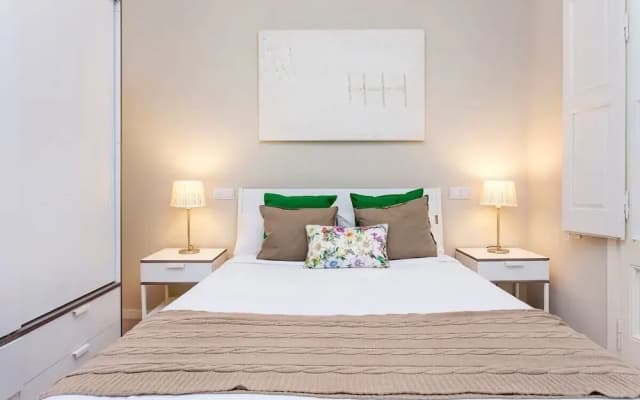 Trendy 3 Bedroom Flat in Central Area - photo 3