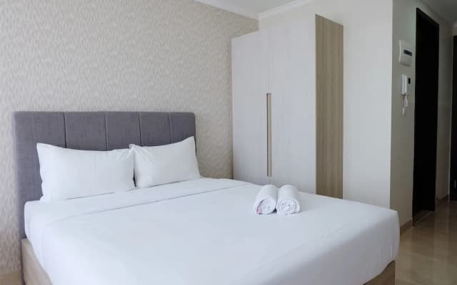 Comfy Studio Menteng Park Apartment - photo 2