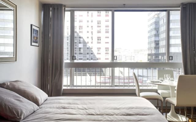 Apartment With one Bedroom in Paris, With Wonderful City View, Furnish - photo 3