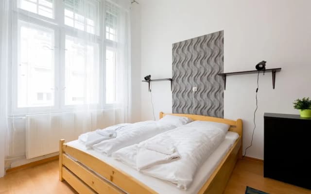Budapest Apart-NAM-Queen Room - photo 4