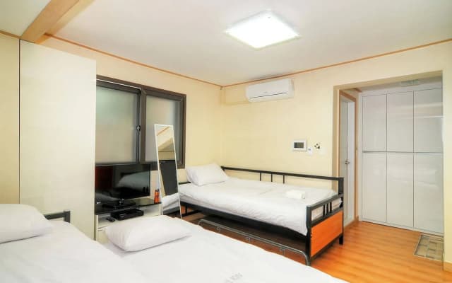 Hostel KW Sinsa - photo 4