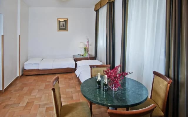 Hotel Galileo Prague - photo 4