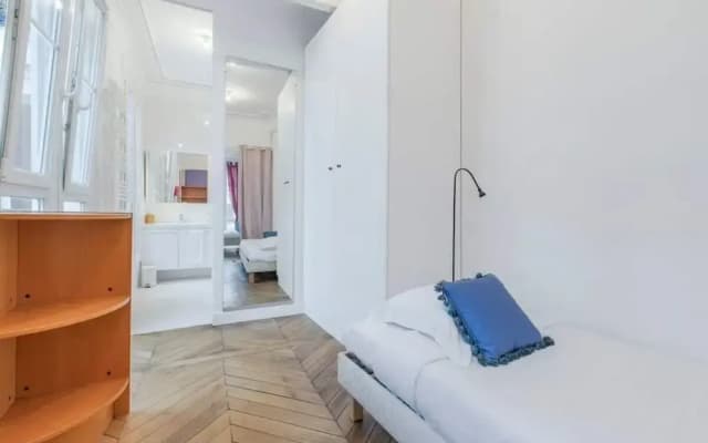 Charming Apartment With Balcony - 5 min Republique - photo 2