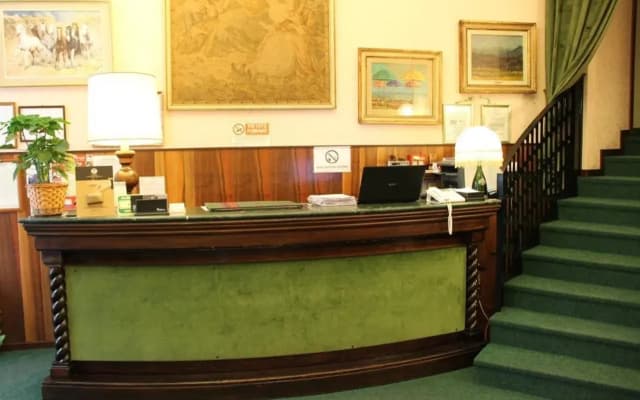 London Hotel - photo 2