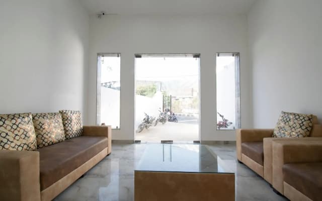 OYO 17389 Prince Palace - photo 5