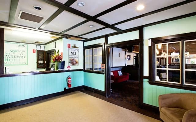 Parkway Hotel - photo 2