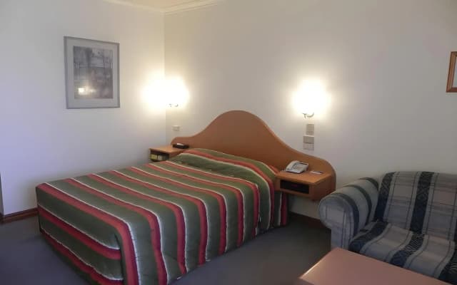 St Georges Motor Inn - photo 2