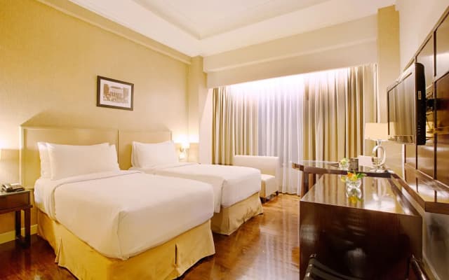 Royal Kuningan Hotel - photo 5