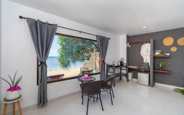Lanta Beachfront Resort - photo 2