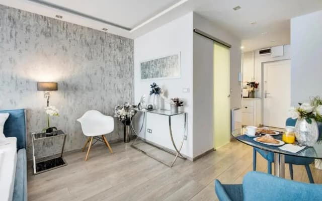 d.Five Danube Corso Boutique Apartment - photo 2