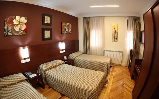 Hostal Sol Square Madrid - photo 3