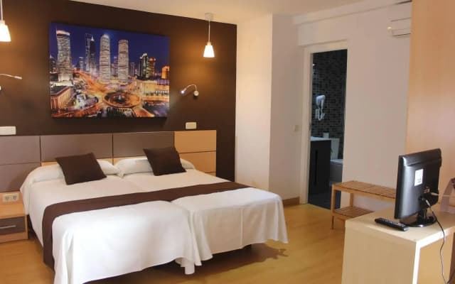 Hostal Falfes - photo 3