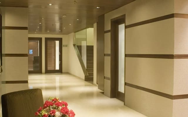 Shervani Hotel Nehru Place - photo 2