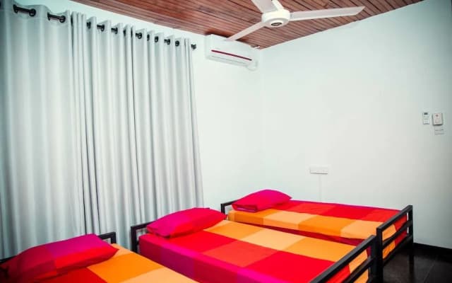 Tuk Tuk Hostels - photo 5