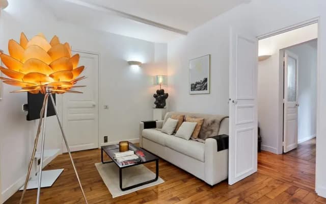 Charming 1 Bedroom Apartment Eiffel Tower - photo 3