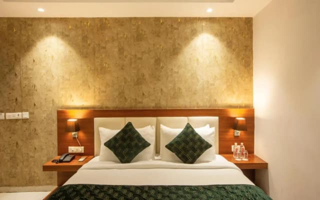 Hotel Arch Suites - photo 4
