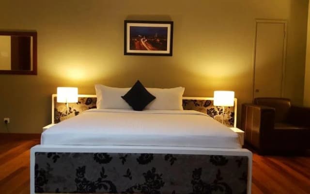 The Suites @ Times Square - photo 4