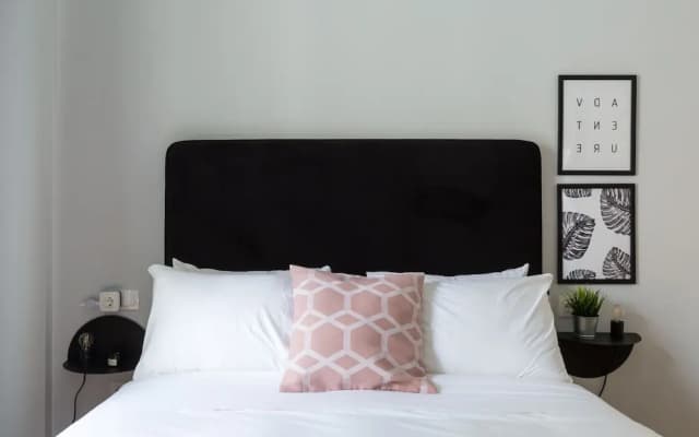 UPSTREET Acropolis Core Bright Modern Apt - photo 5