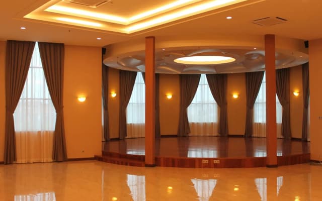 Roof Garden Hotel - photo 4