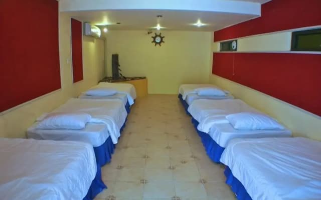 Majestic Hostel - photo 2