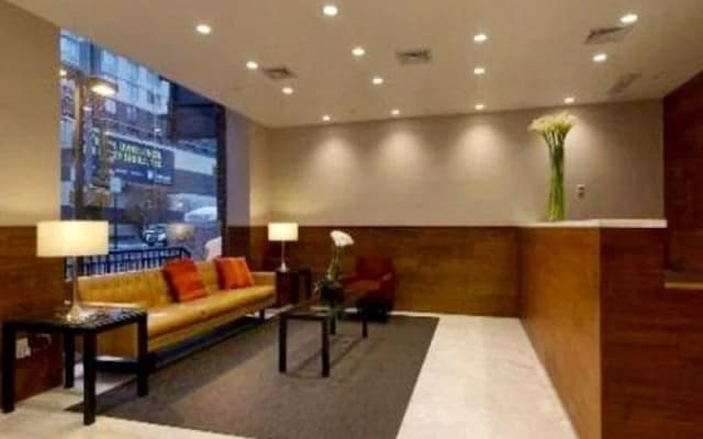 Metro Apartments - photo 2
