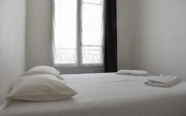 Parisian Apartment at the Foot of Montmartre - photo 3