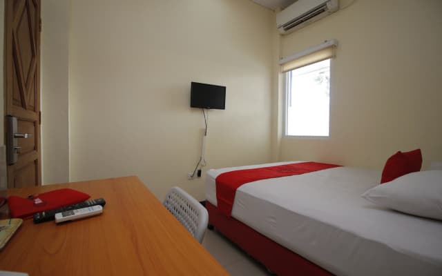 RedDoorz Plus @ Jalan Pemuda Jakarta - photo 4