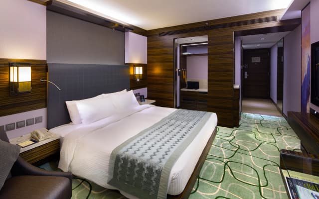 New World Millennium Hong Kong Hotel - photo 3