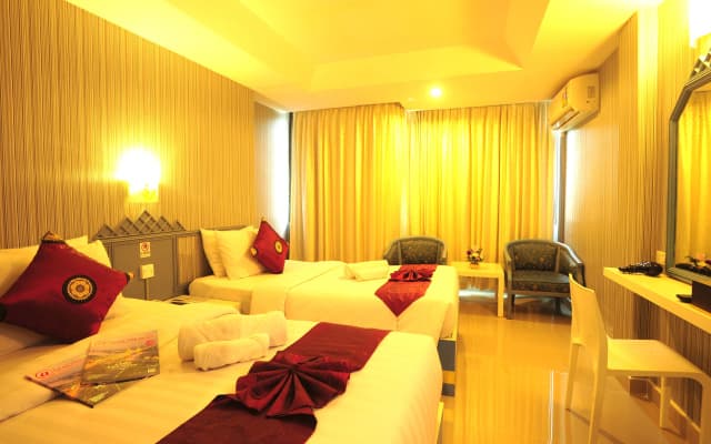 Aunchaleena Grand Hotel - photo 3