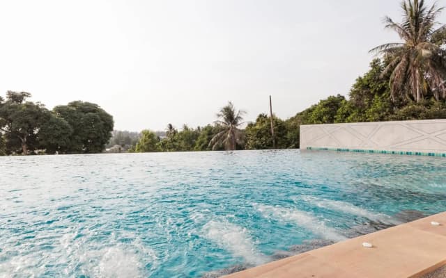 Coastal 1bed Infinity Pool Walk to Great Beach - photo 5