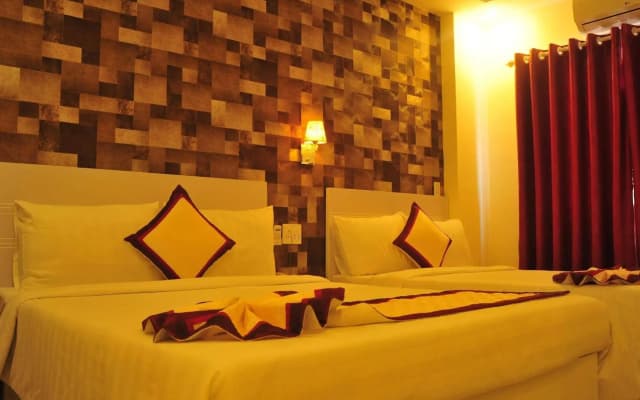 Lee Park Hotel - photo 3