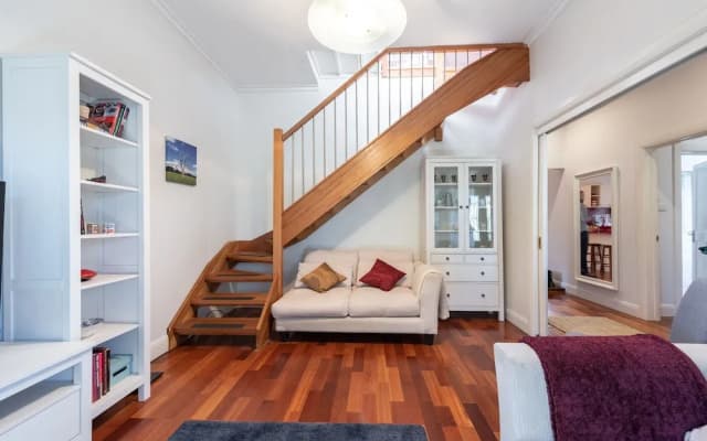 Gorgeous family retreat next to the CBD - photo 4