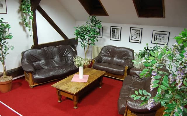 Hostel - With Private Entrance - photo 2
