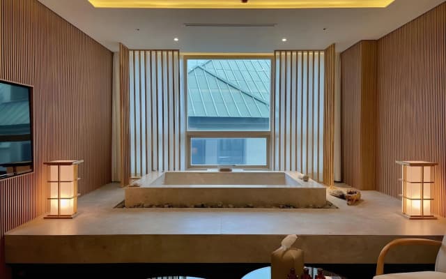 UH Hotel - photo 2