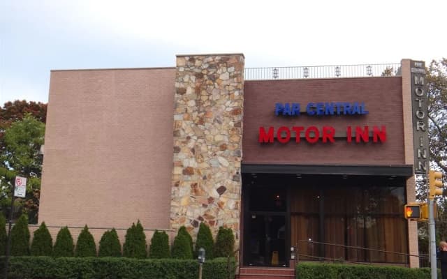 Par Central Motor Inn - photo 2