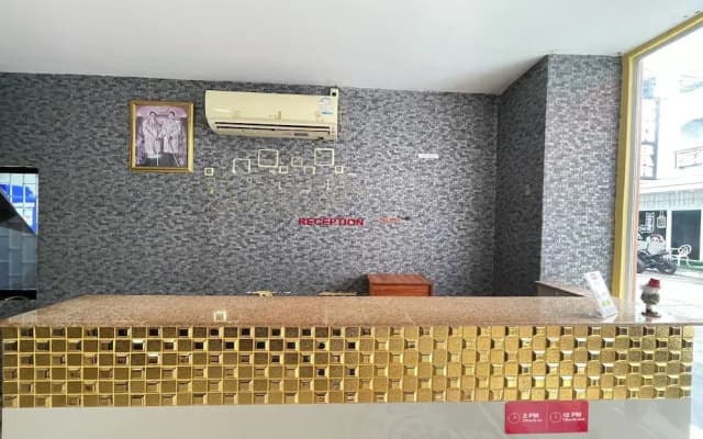 Lucky Inn Suites - photo 2