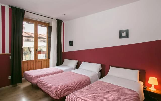 Hostal La Casa de la Plaza - photo 4
