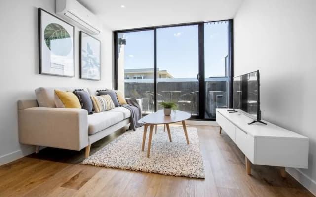 61*Boutique one-bedroom*Boxhill Central*Mall - photo 4